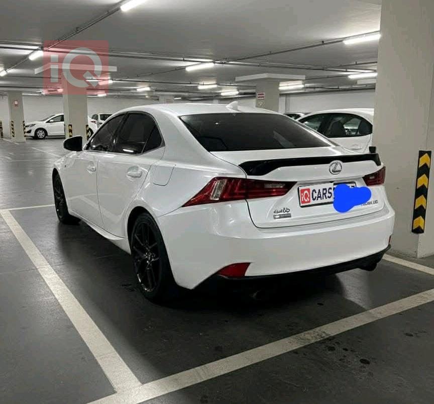Lexus IS